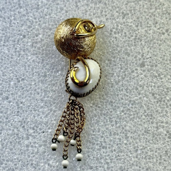 Napier Jewelry - Vintage 60's NAPIER Dodo Bird Brooch White Body & Prong Set Clear Crystal Eye